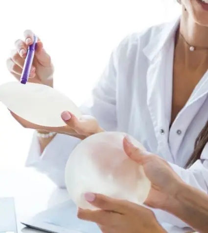 plastic surgeon and her patient discussing mammary prosthesis before plastic surgery